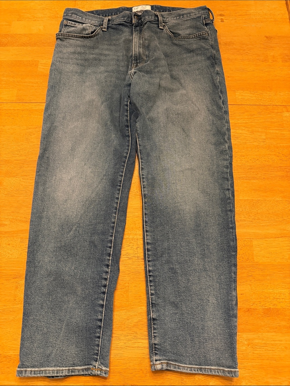 GAP Men's Faded Blue Straight Jeans